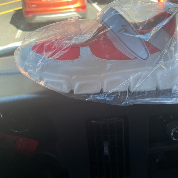 Authentic shoes color red and white size 12.5 a kid shoe brand new - Picture 5 of 6